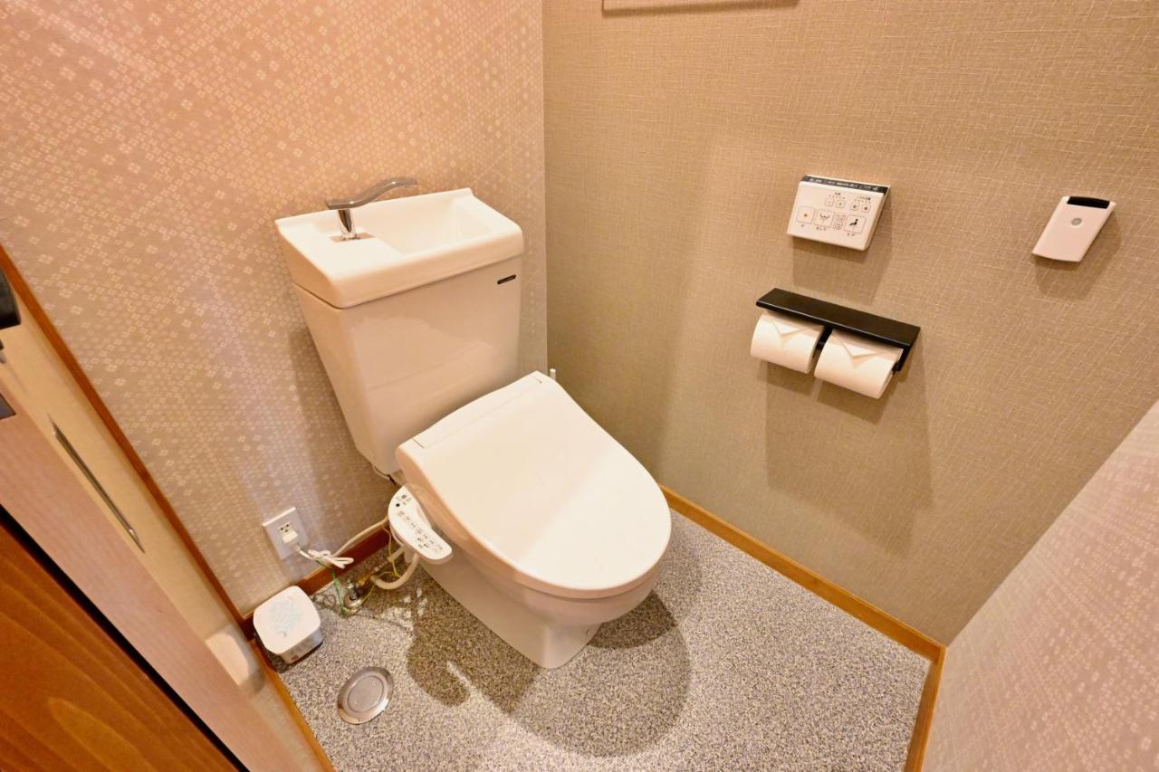 Manabi-Stay Takayama Sakura 提携駐車場利用可 古い町並みまで徒歩1分 最大9名宿泊可能な一等地で人工温泉を楽しむ エクステリア 写真