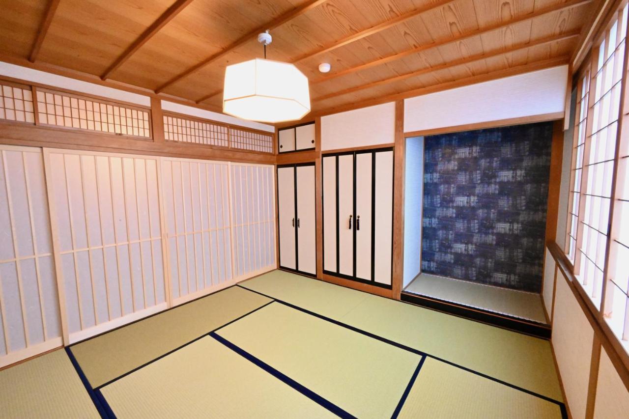 Manabi-Stay Takayama Sakura 提携駐車場利用可 古い町並みまで徒歩1分 最大9名宿泊可能な一等地で人工温泉を楽しむ エクステリア 写真